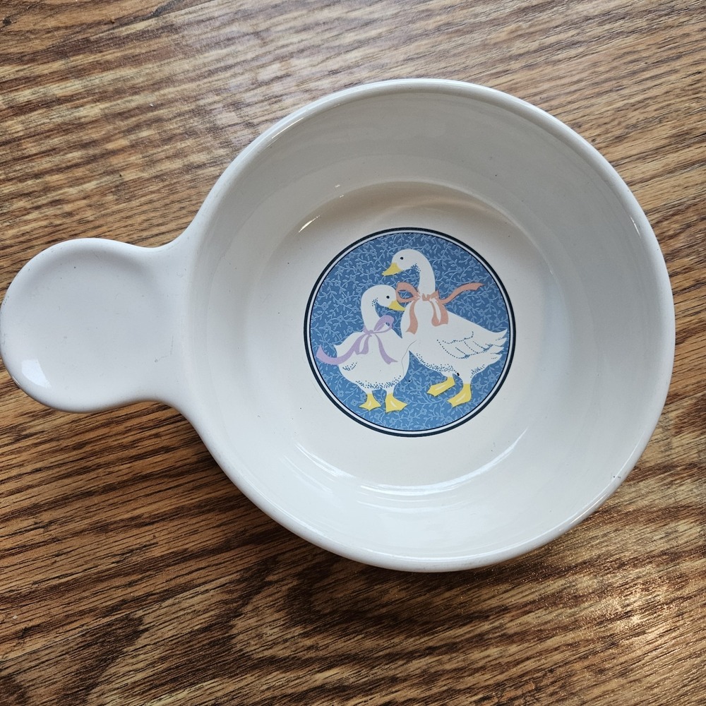 Vintage Two Geese With Bows Round Ceramic Oven Casserole 5.5 Inches Handle